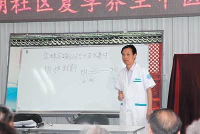 安定门中医院失眠抑郁科首席专家贺海军在青年湖社区讲座上