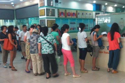 安定门中医院患者排队敷三伏贴