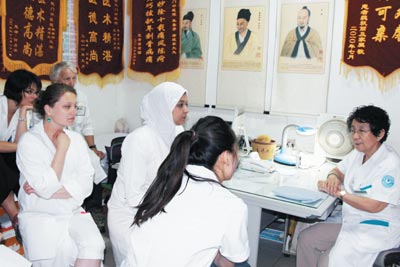 法国欧洲中医药发展促进会向我院朱春芳主任学习